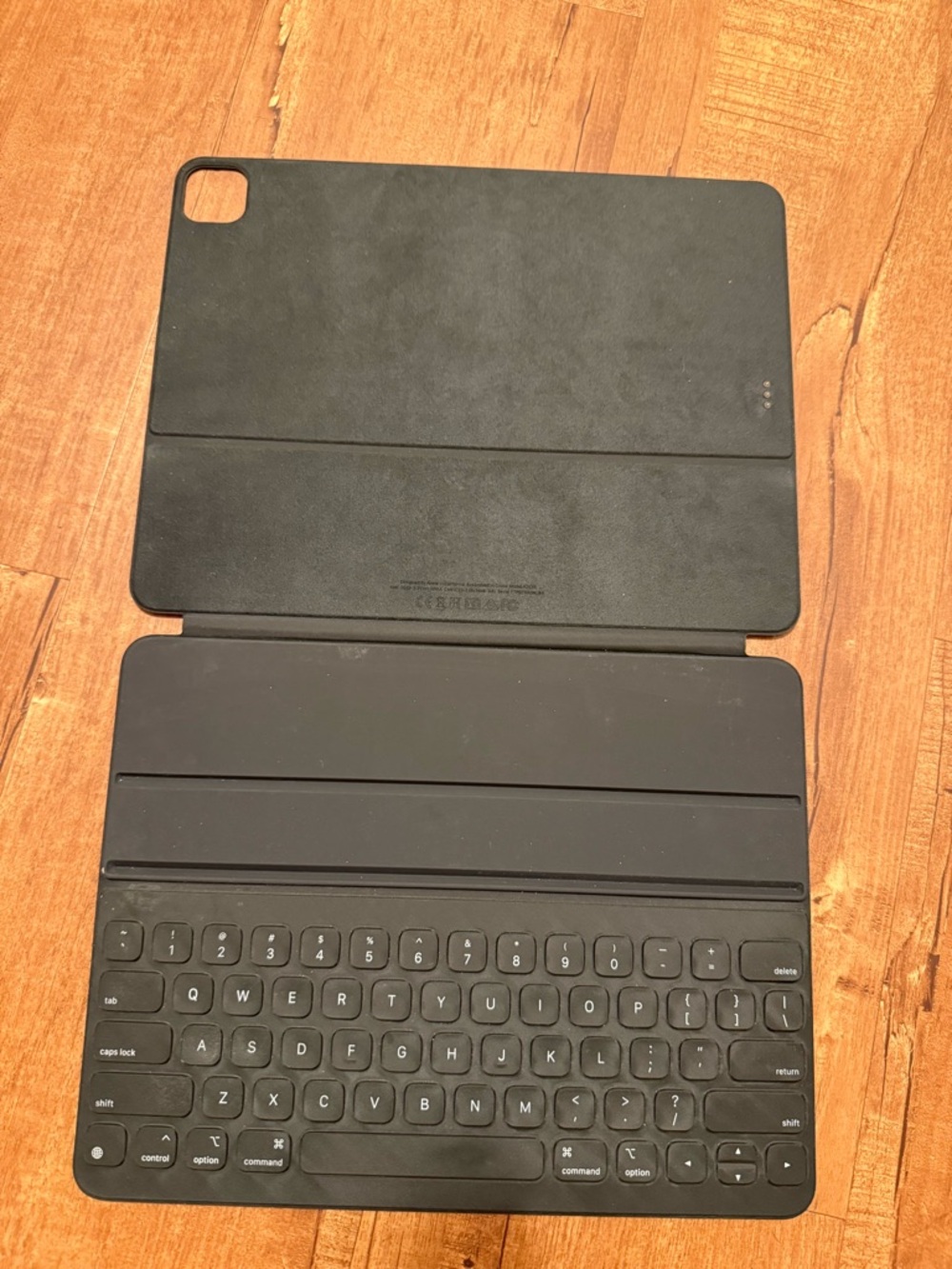 Apple iPad Pro with Smart Keyboard Folio - Black - Picture 4 of 5